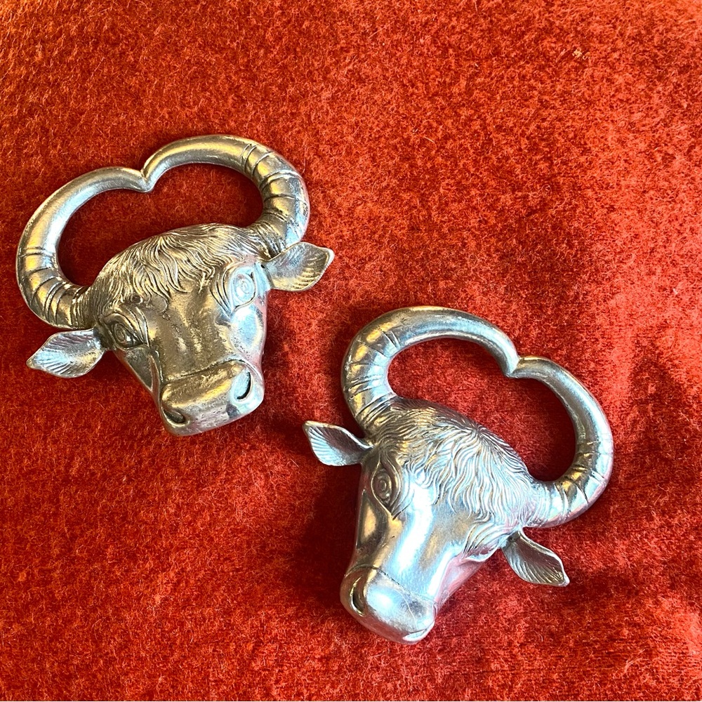 Arthur Court, steer handles, designs (co),
1983. Pewter metal.